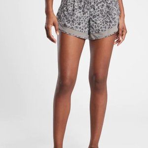 Athleta Mesh Racer Run Short 4" Leopard Gray, Medium